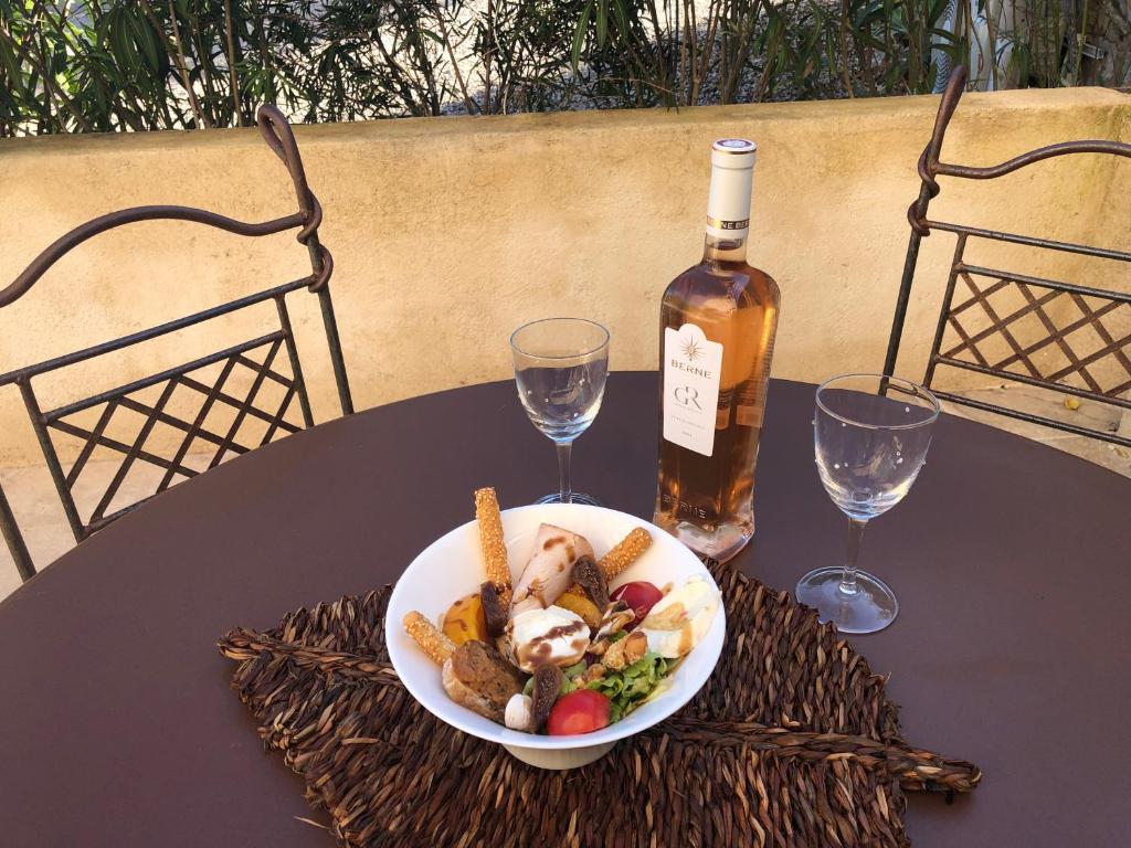 Nápoje v ubytování Le Cocon de Provence