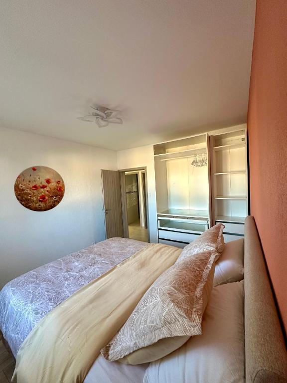 Postel nebo postele na pokoji v ubytování Flori'Home