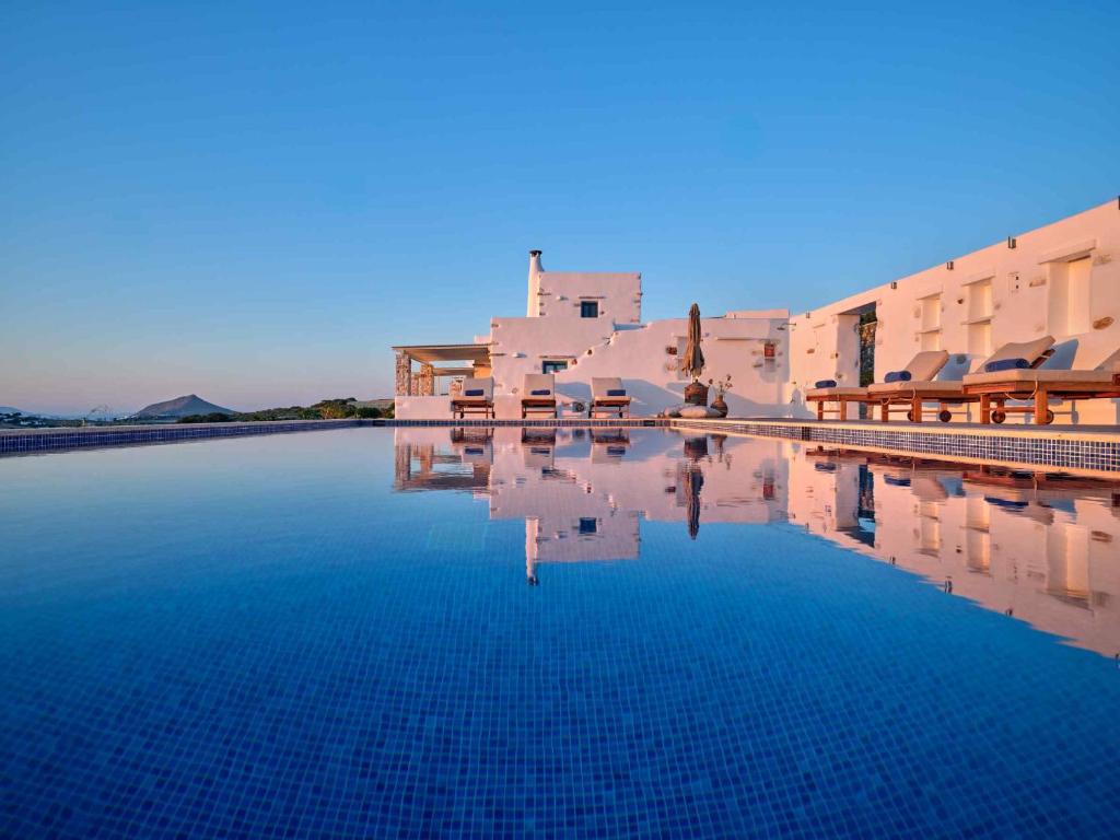 Πισίνα στο ή κοντά στο Luxurious Villa Pactia amazing pool