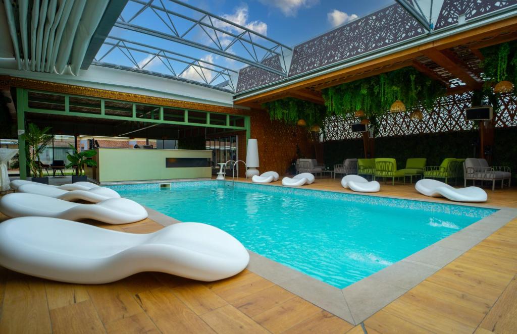 Bazén v ubytování Rodizio Hill Resort nebo v jeho okolí