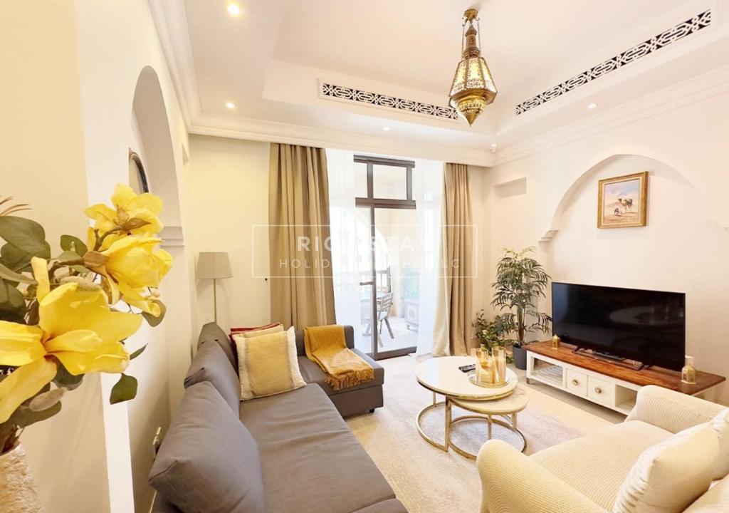 پرشور 1BR در مرکز شهر برج خلیفه دبی مال نمای