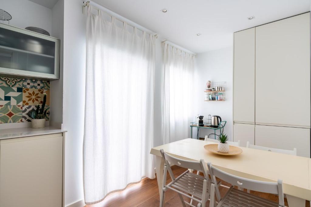 A kitchen or kitchenette at Azahar