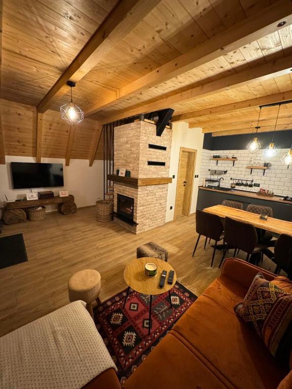 TV a/nebo společenská místnost v ubytování Trest Forest