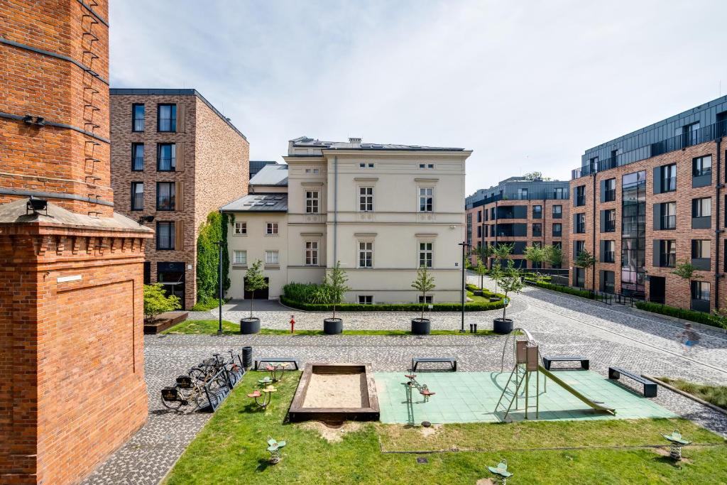 Bazén v ubytovaní Apartamenty Prestige Browar Lubicz Stare Miasto alebo v jeho blízkosti
