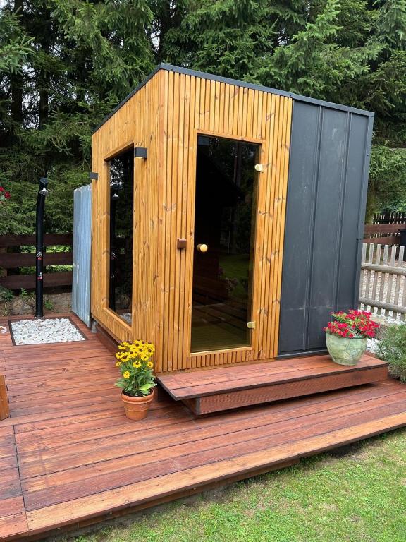 Puutarhaa majoituspaikan Tiny House Všemily ulkopuolella