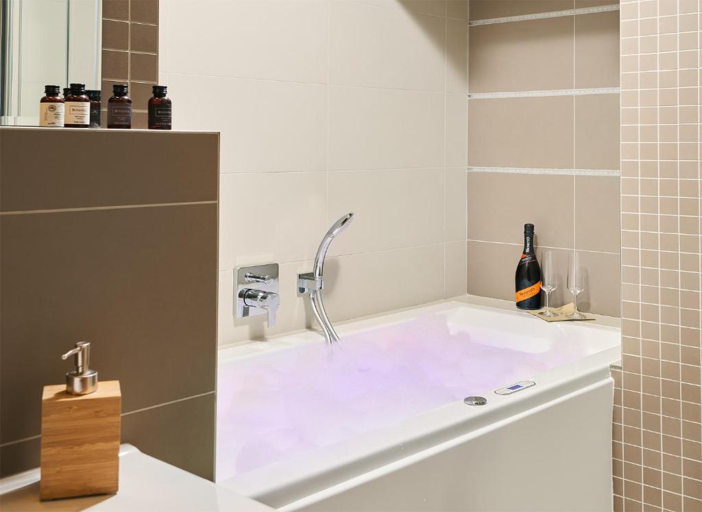 IMPERIAL Apartments - 14