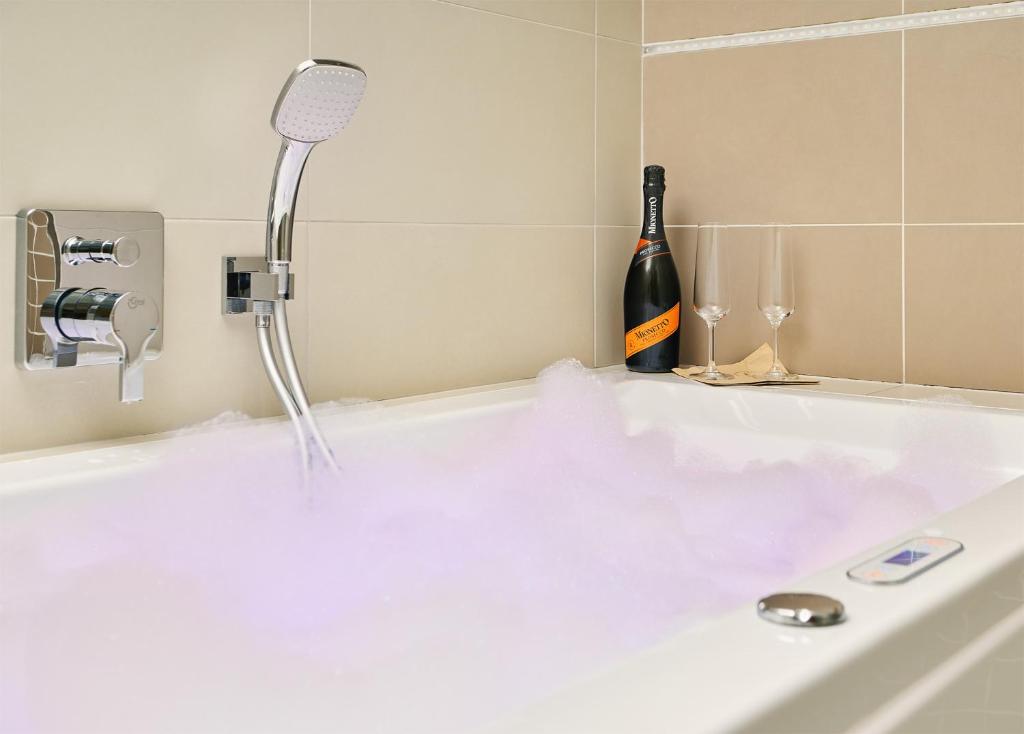 IMPERIAL Apartments - 15