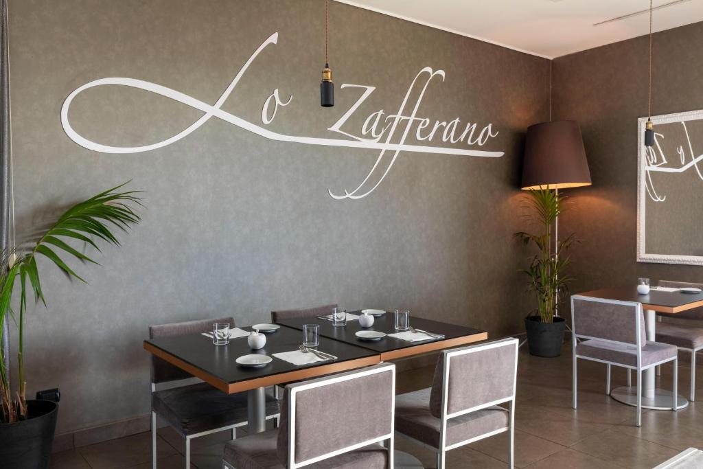 Restauracja lub miejsce do jedzenia w obiekcie B&B Hotel Arezzo