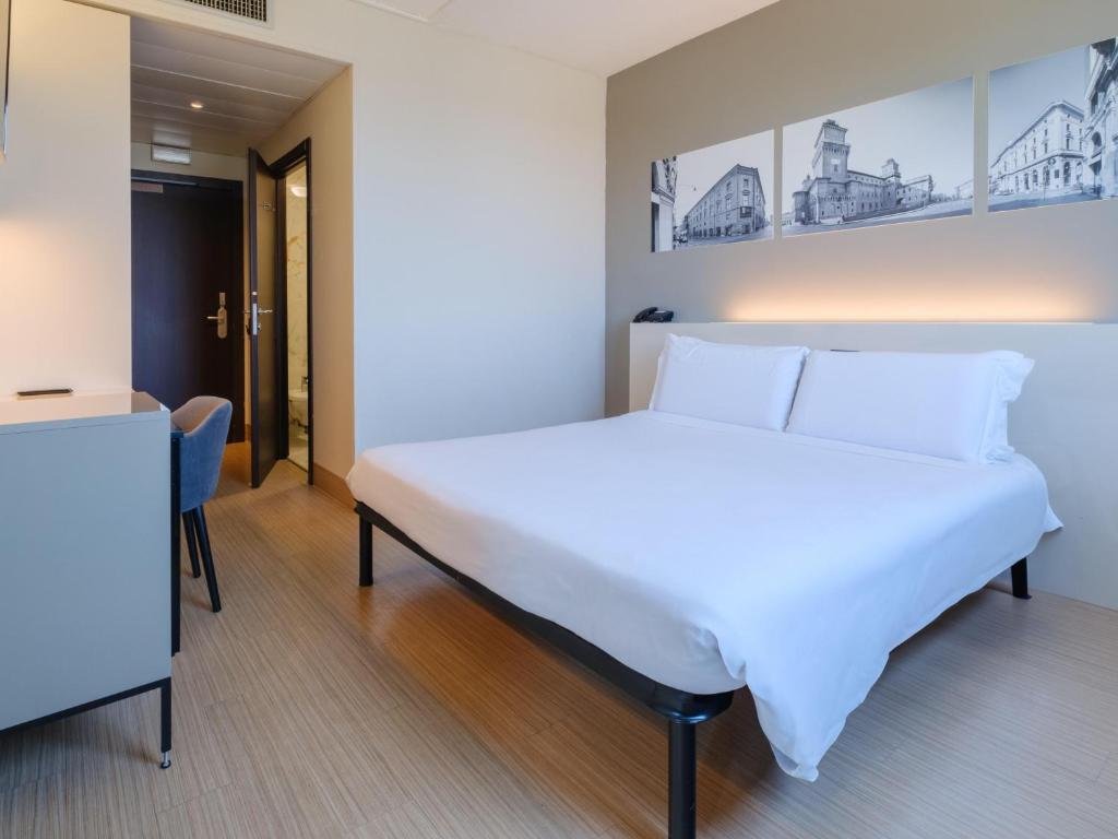 Postel nebo postele na pokoji v ubytování B&B Hotel Ferrara