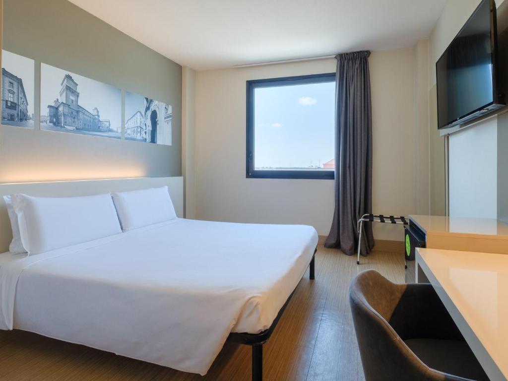 Postel nebo postele na pokoji v ubytování B&B Hotel Ferrara
