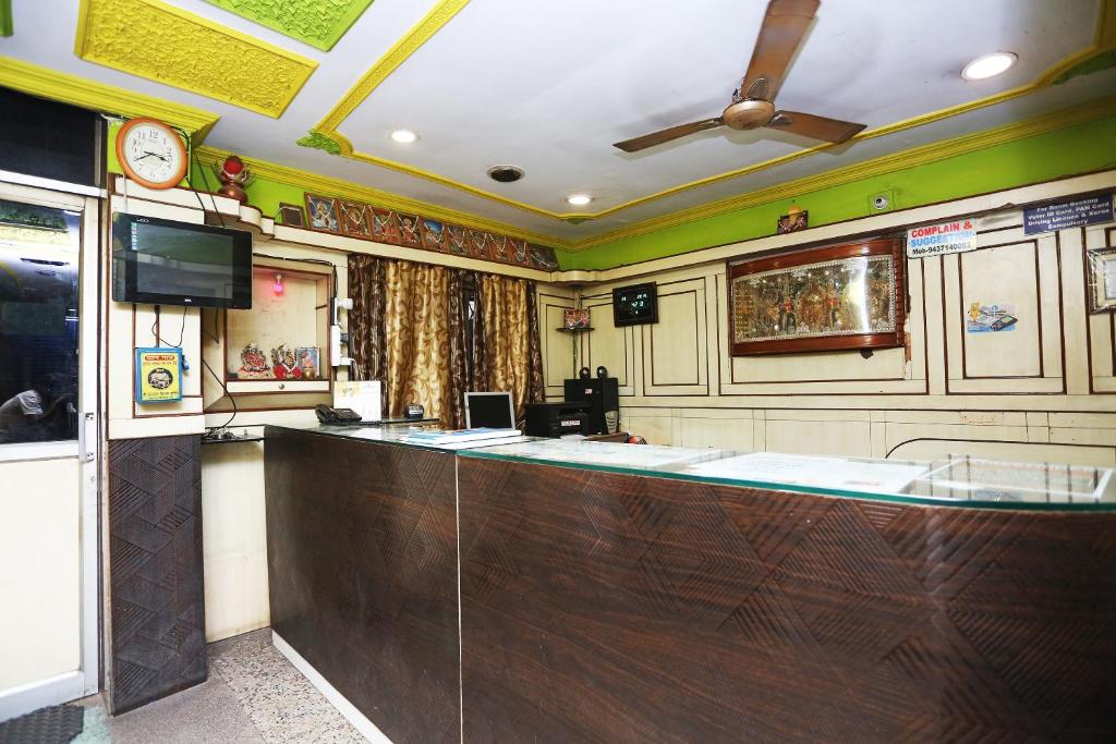 Kuchyň nebo kuchyňský kout v ubytování Hotel O Surya
