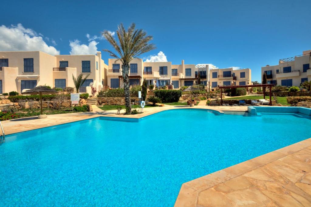 Bazén v ubytování Apollo Beach Villa 63 nebo v jeho okolí