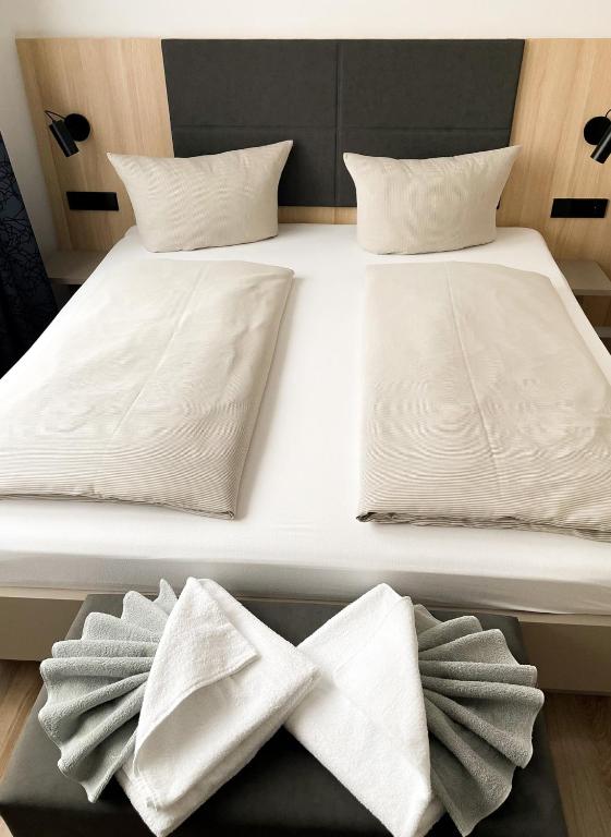 Postel nebo postele na pokoji v ubytování HOLI City Apart Hotel Berlin