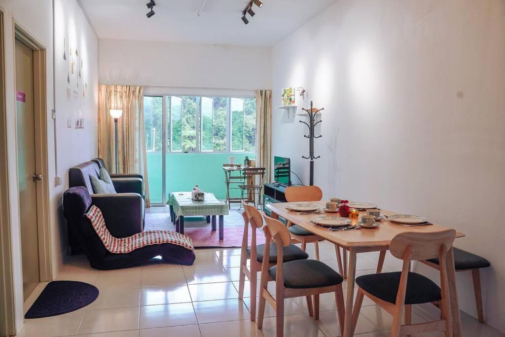 Posezení v ubytování Cozy Homestay at Tanah Rata - Moonshot Highlanders
