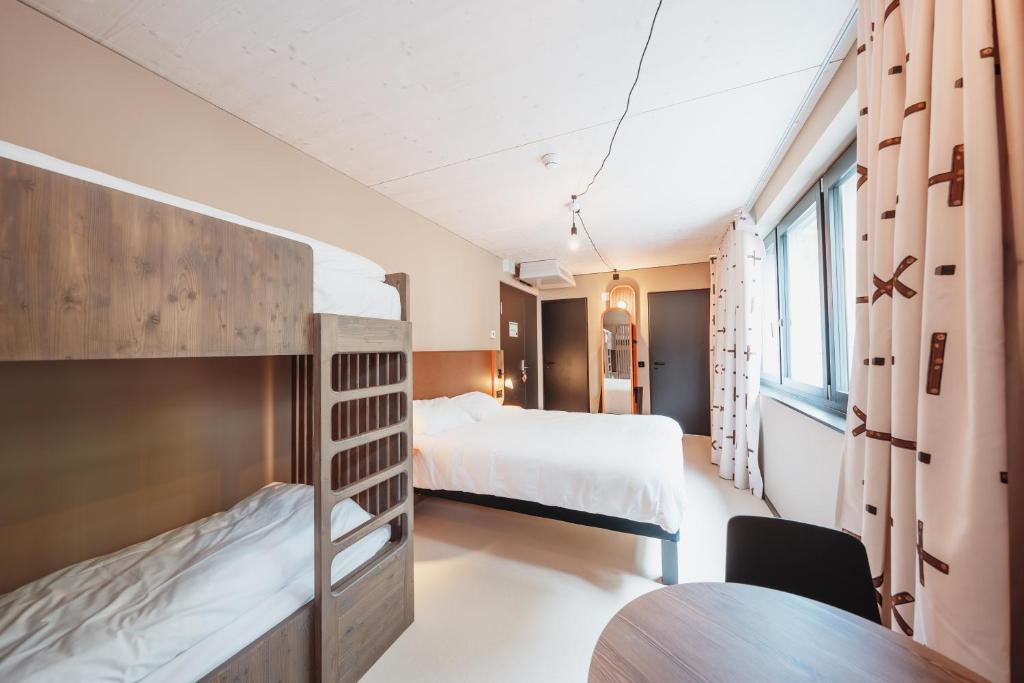 Postel nebo postele na pokoji v ubytování Hota Hotel Saint-Imier