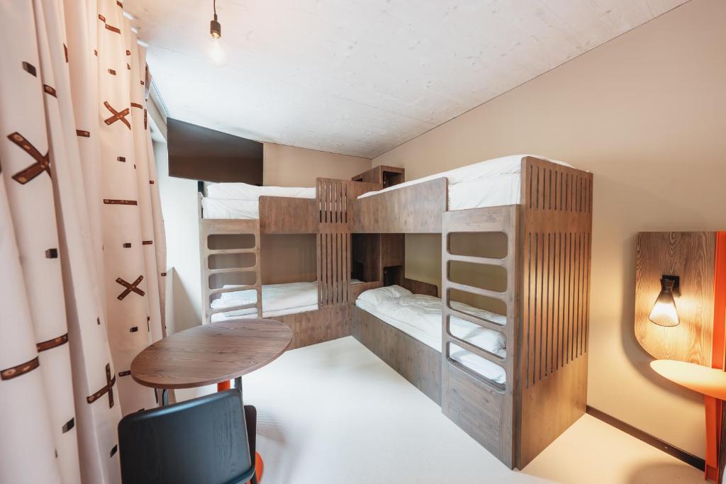 Postel nebo postele na pokoji v ubytování Hota Hotel Saint-Imier
