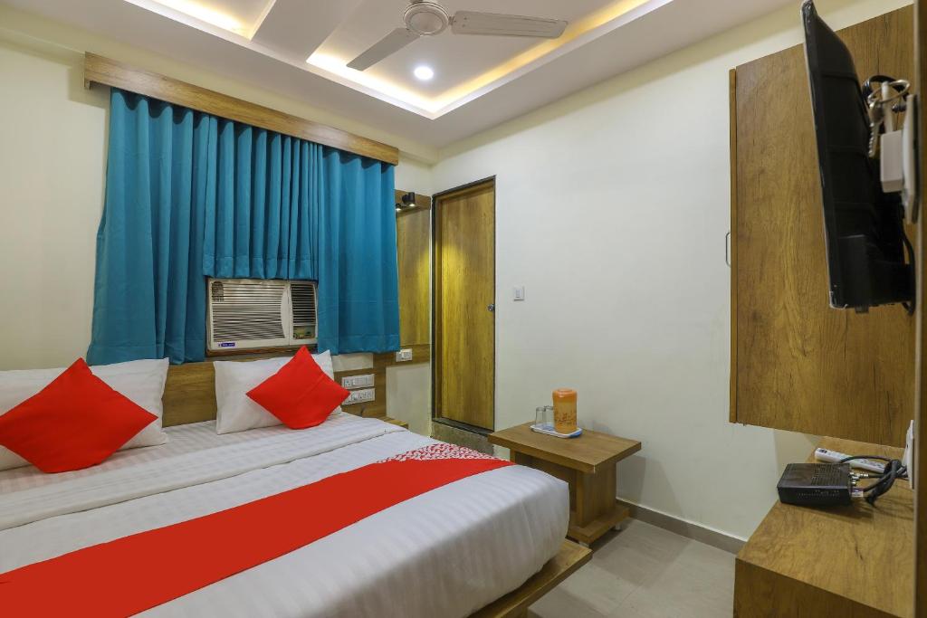 TV a/nebo společenská místnost v ubytování Super Hotel O Shubham Inn