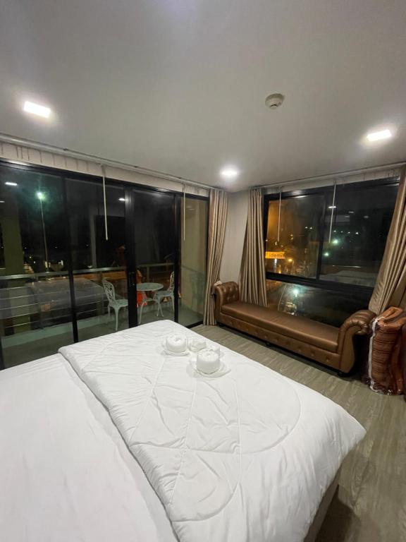 The High One Condominium - Housity