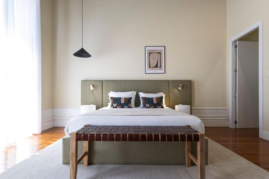 Guesthouse Bonjardim by LovelyStay