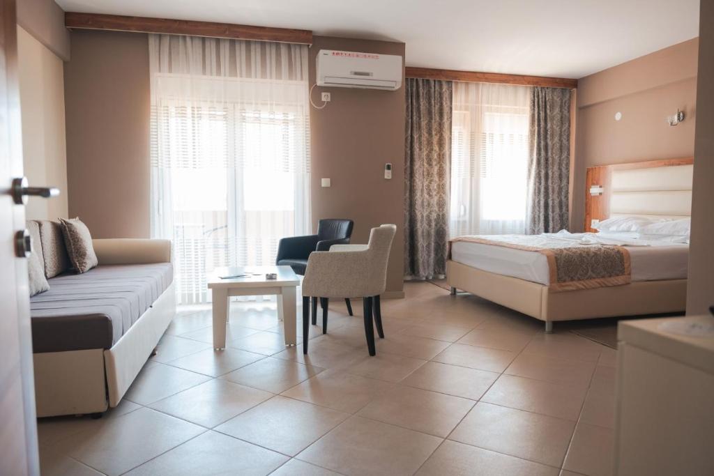 Postel nebo postele na pokoji v ubytování Emerald Hotel