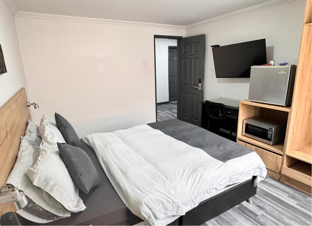 Postel nebo postele na pokoji v ubytování Hotel Fénix Real Bogotá