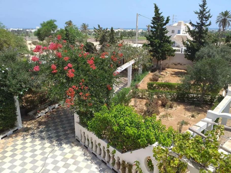 Κήπος έξω από το Détendez-vous et admirez la mer