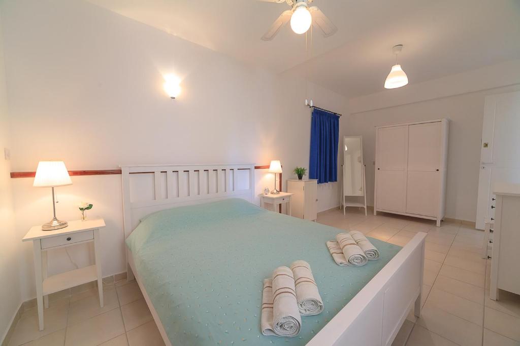 Postel nebo postele na pokoji v ubytování Apollo Beach Villa 63
