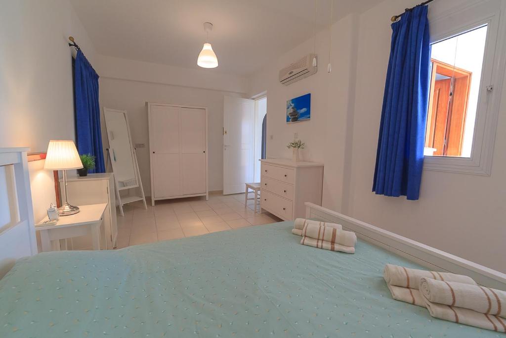 Postel nebo postele na pokoji v ubytování Apollo Beach Villa 63