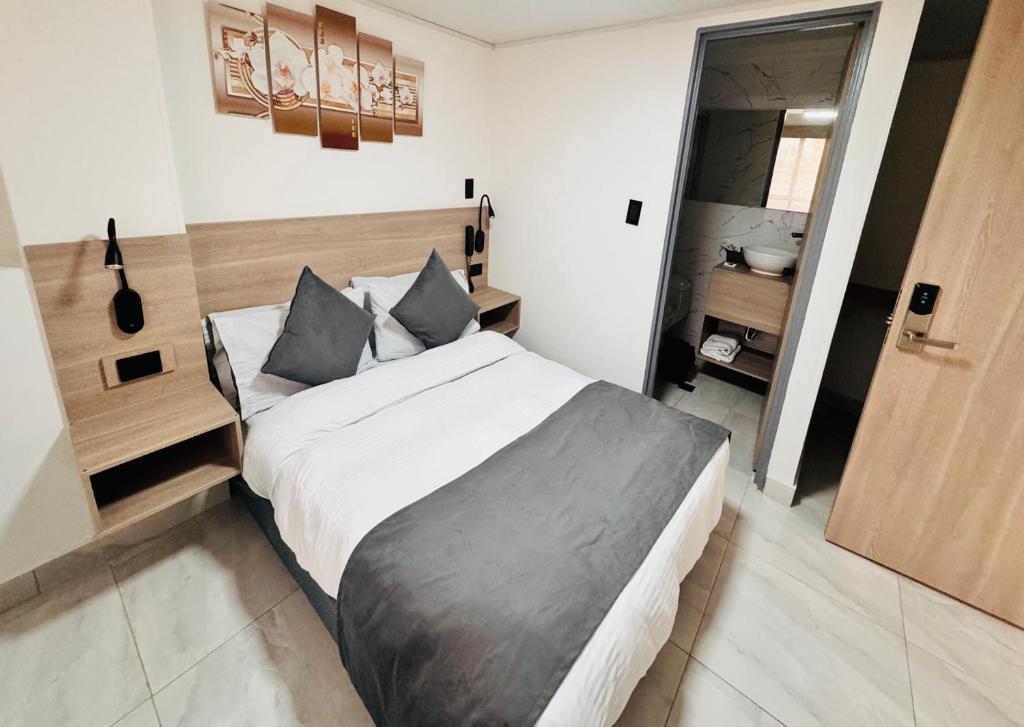 Postel nebo postele na pokoji v ubytování Hotel Fénix Real Bogotá