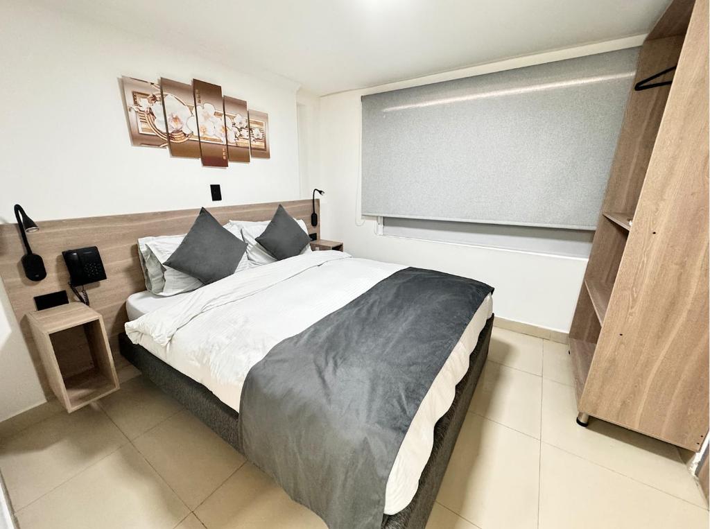 Postel nebo postele na pokoji v ubytování Hotel Fénix Real Bogotá