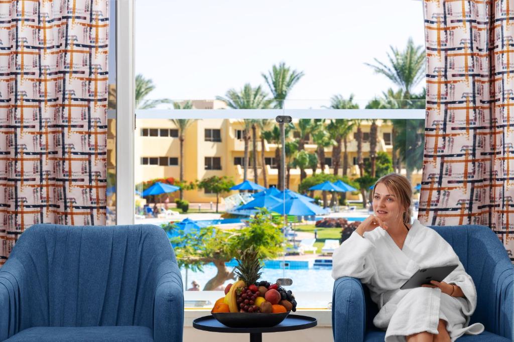 Bazén v ubytování Amwaj Oyoun Resort & Casino nebo v jeho okolí