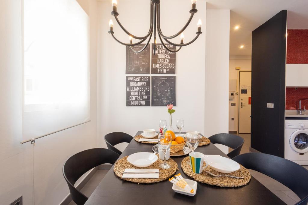 Nápoje v ubytovaní FLORIT FLATS - Stylish 2 Bedroom AC Wifi Terrace Attic in Valencia Center