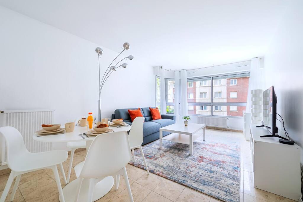 Posezení v ubytování Appartement spacieux proche de La Defense