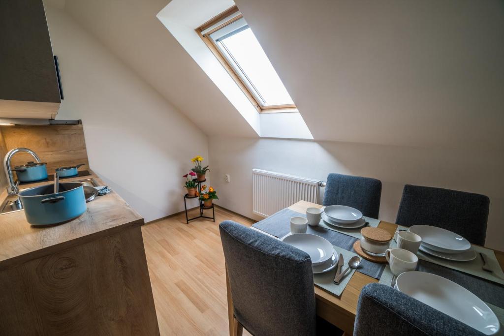 Kuchyň nebo kuchyňský kout v ubytování Apartmány Hasičárna