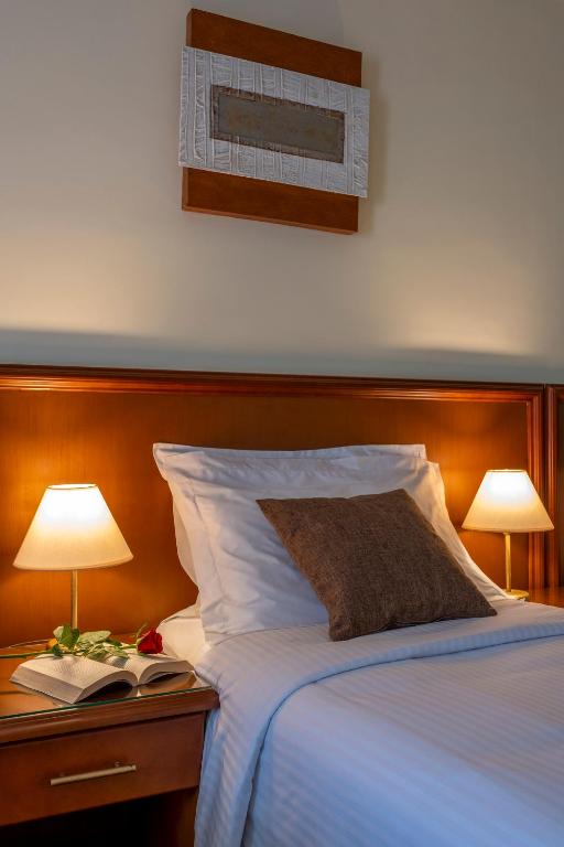 Postel nebo postele na pokoji v ubytování Porto Alegre Hotel