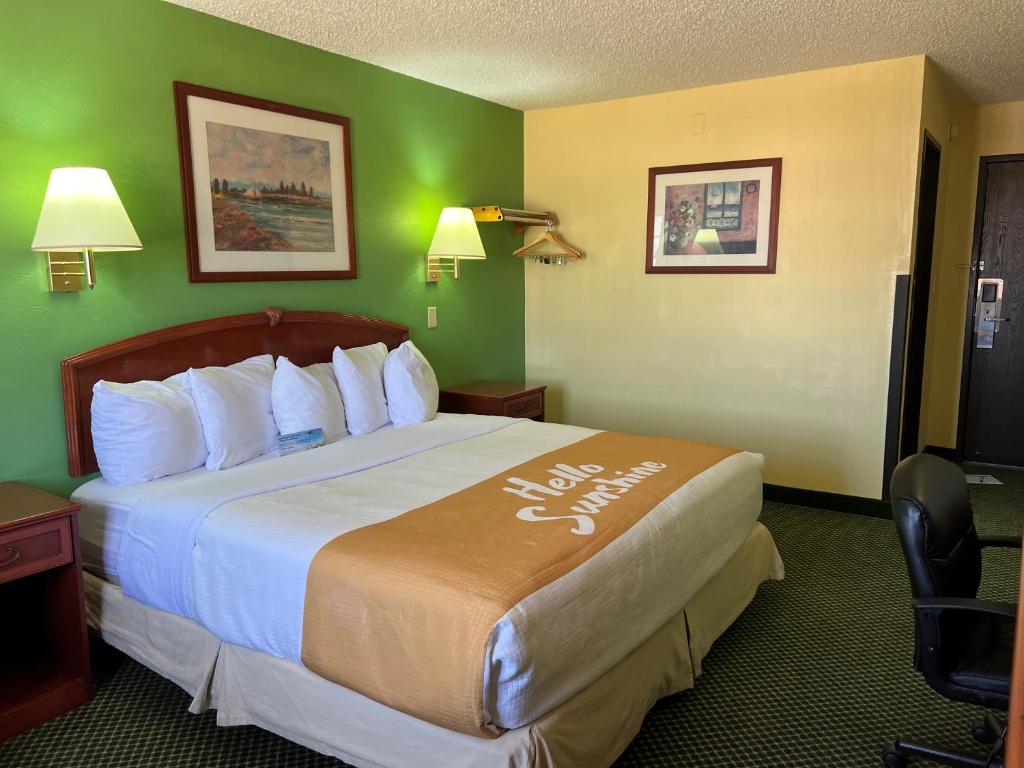 Days Inn by Wyndham Great Bend - Kamer Met Kingsize Bed - Niet-Rokers
