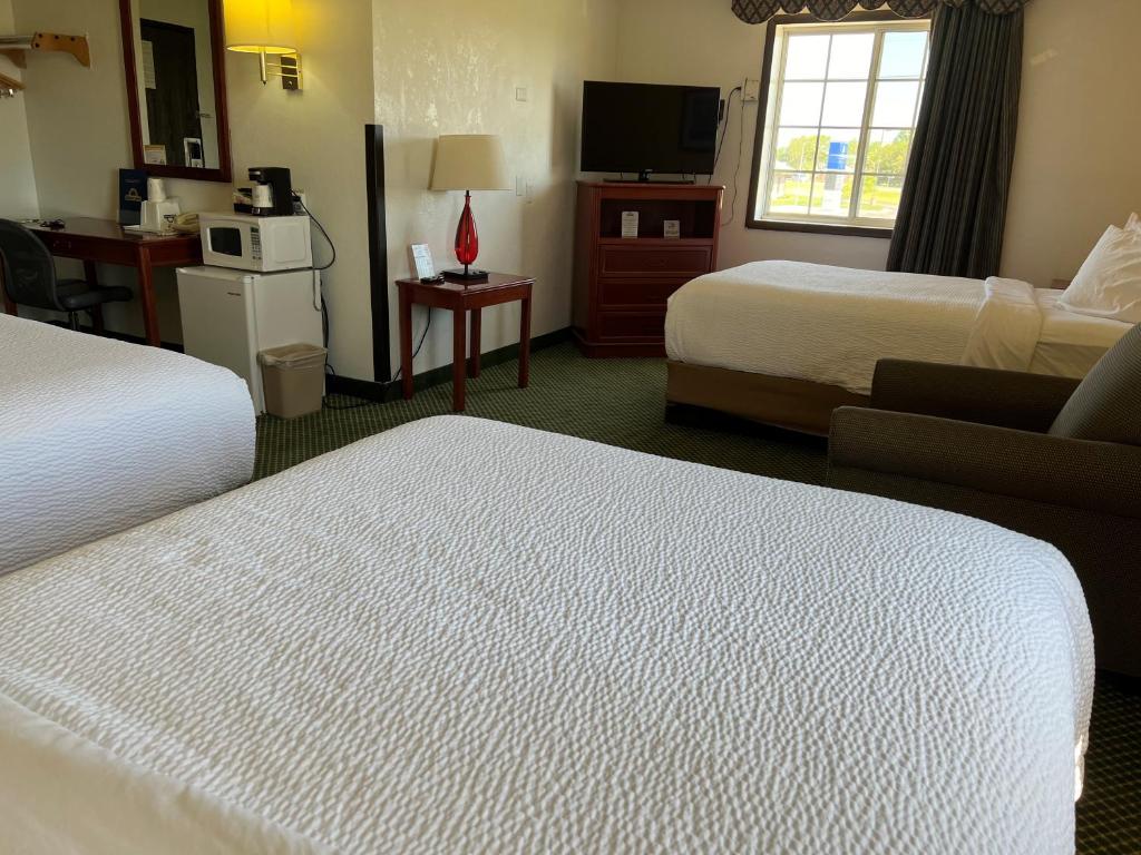 Days Inn by Wyndham Great Bend - Studiosuite Met 3 Tweepersoonsbedden - Niet-roken