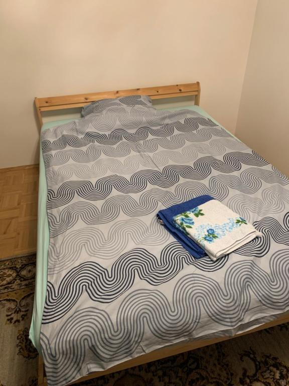 Postel nebo postele na pokoji v ubytování Einzimmerwohnung am Jakomini
