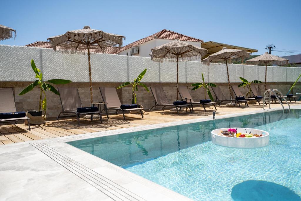 Bazén v ubytování Hotel Teuta nebo v jeho okolí