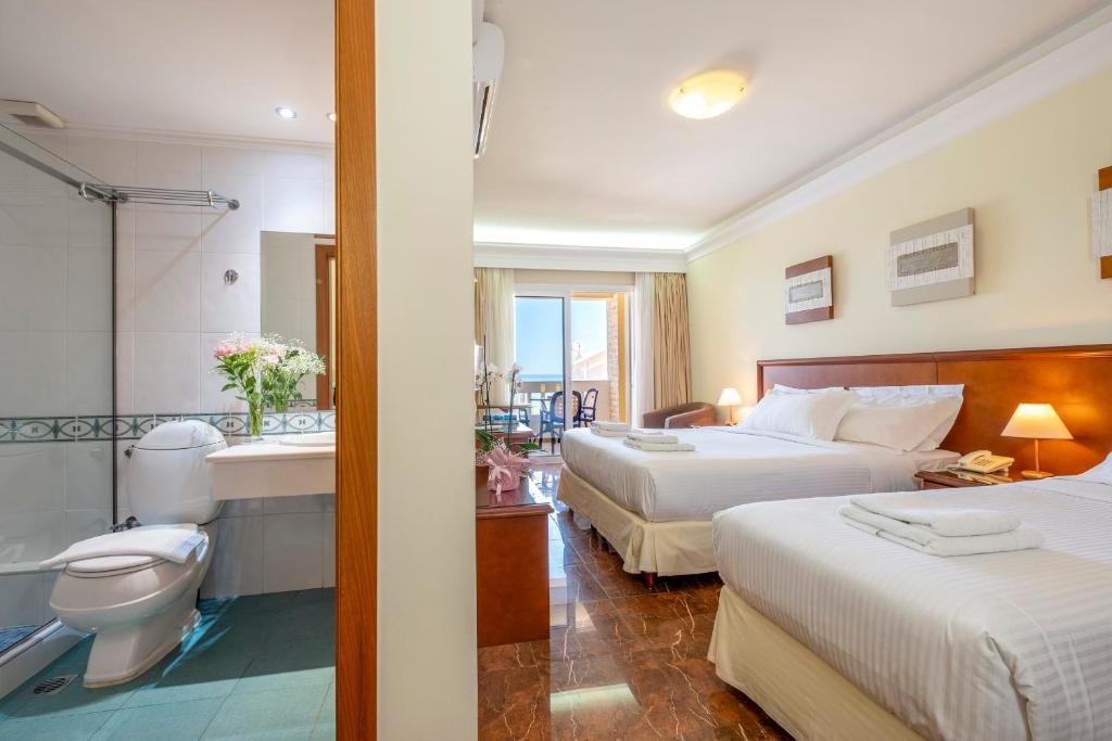 Postel nebo postele na pokoji v ubytování Porto Alegre Hotel