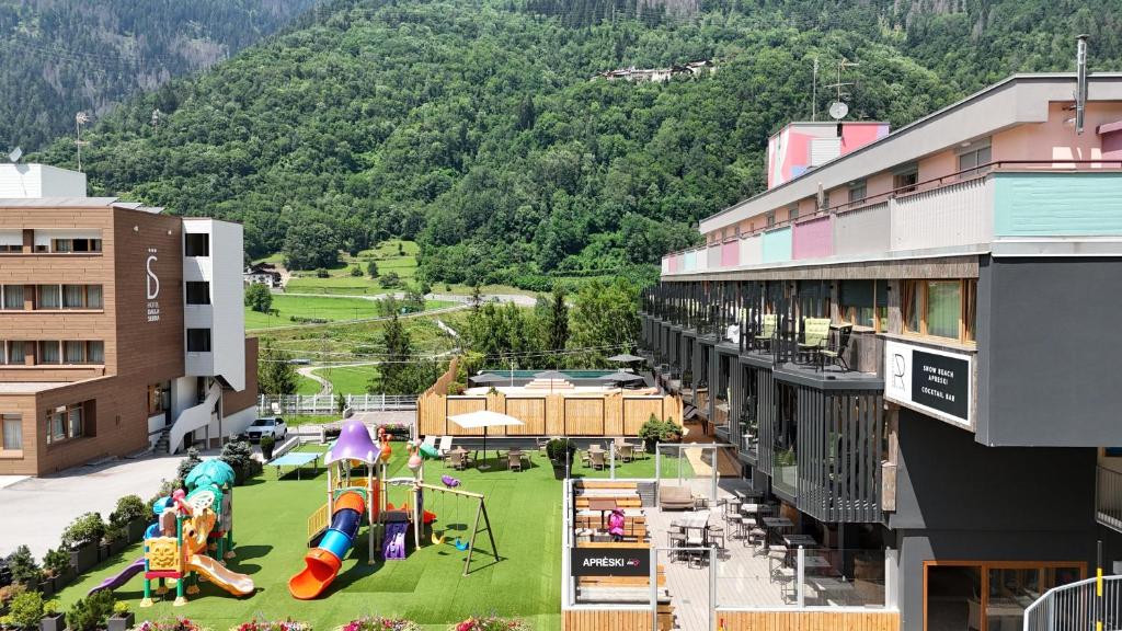 Nespecifikovaný výhled na hory nebo výhled na hory při pohledu z hotelu