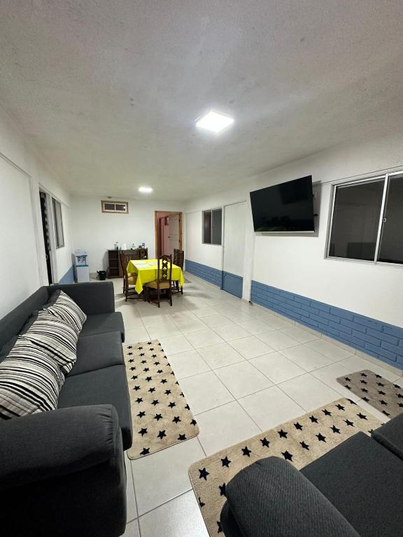 TV a/nebo společenská místnost v ubytování Hostal Jailoren