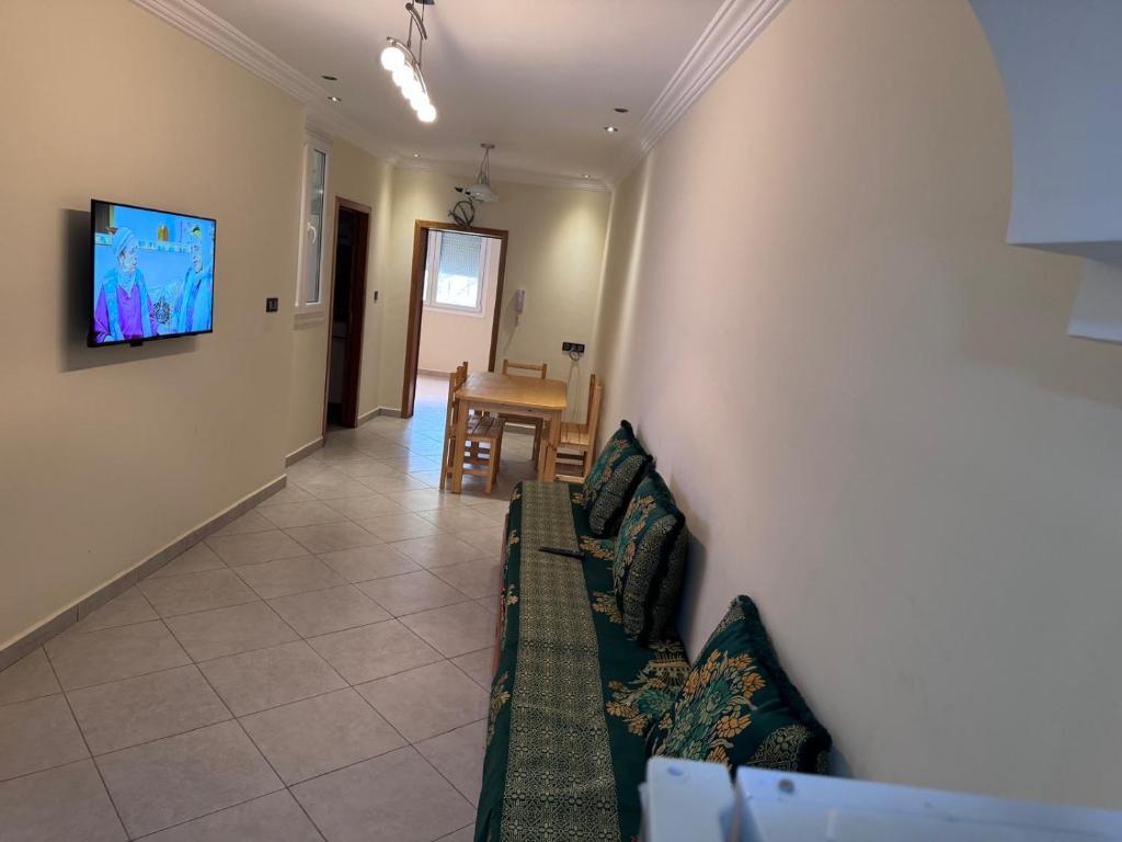 TV a/nebo společenská místnost v ubytování Belles Appartements à côté de la plage