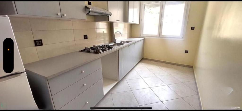 Kuchyň nebo kuchyňský kout v ubytování Belles Appartements à côté de la plage