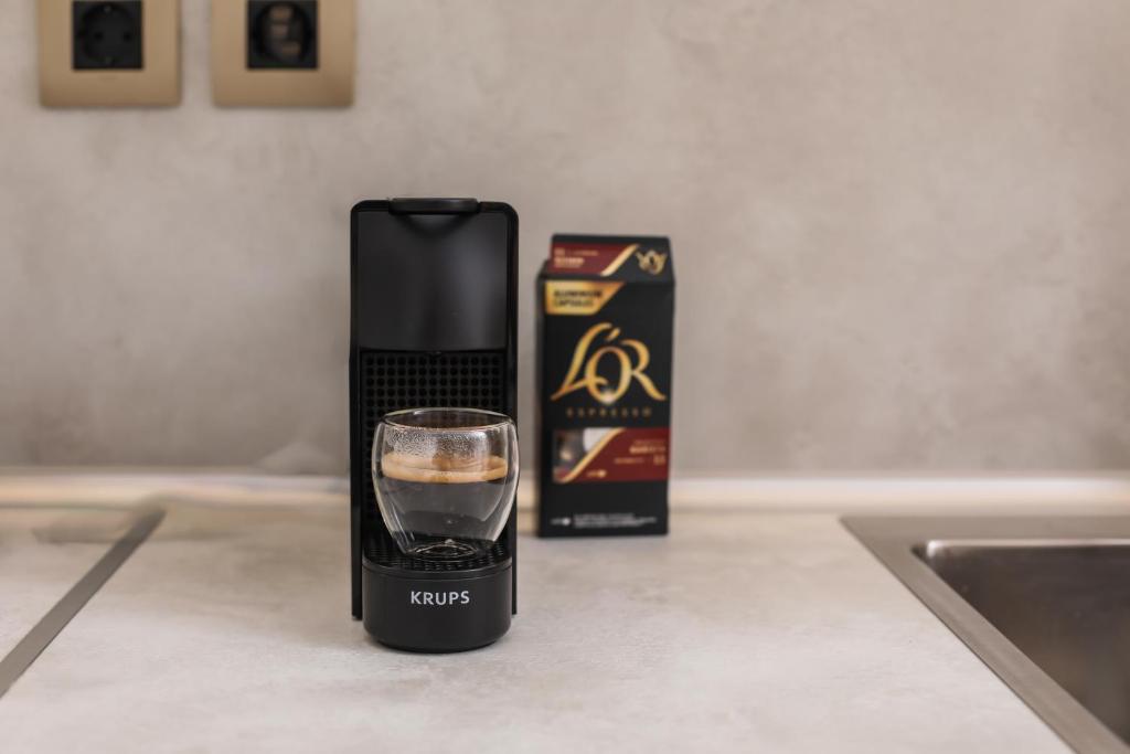 Příslušenství pro přípravu čaje a kávy v ubytování Olive Luxury Suite