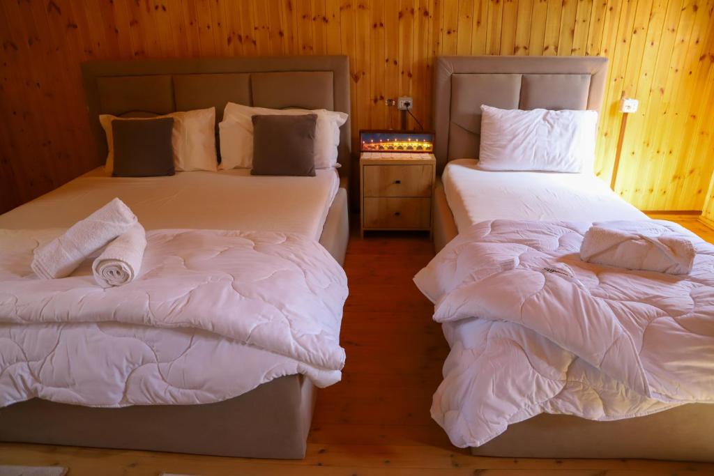 Postel nebo postele na pokoji v ubytování Wood House Berat