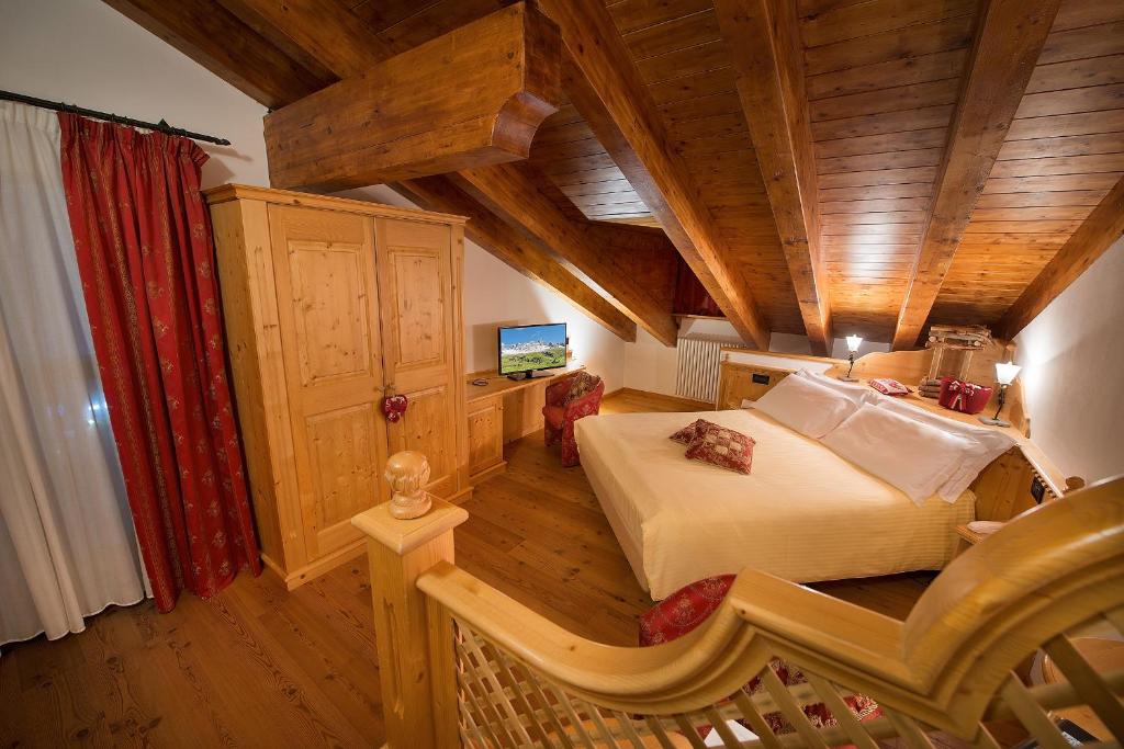 Postel nebo postele na pokoji v ubytování Hotel Cristallo