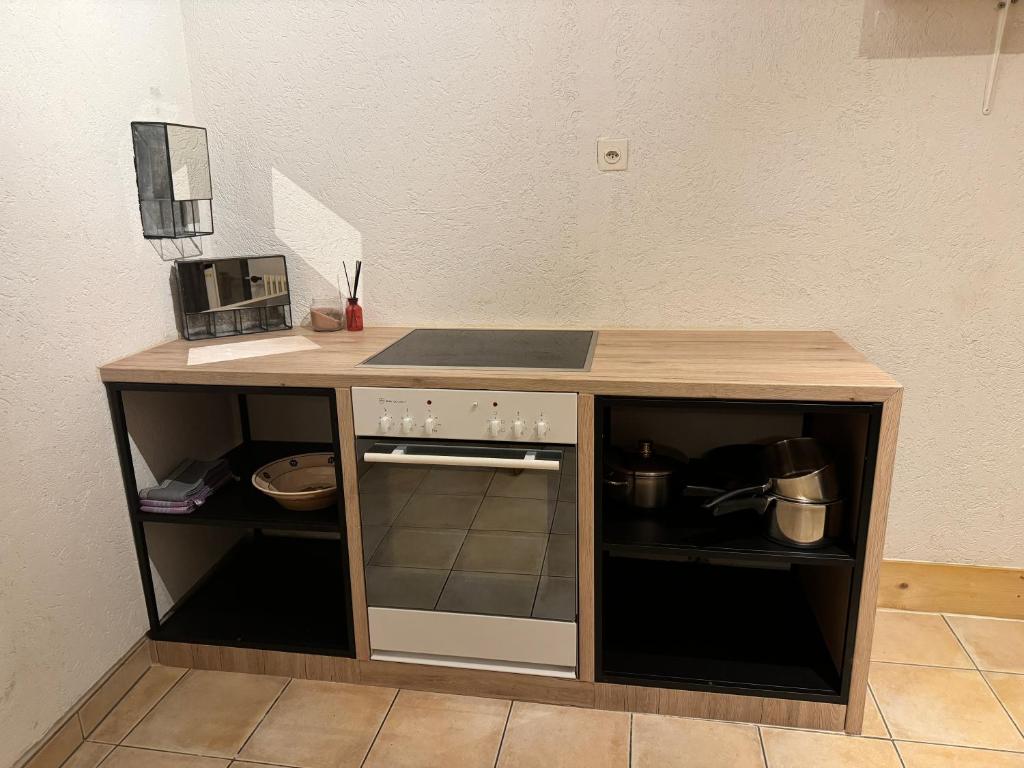 Kuchyň nebo kuchyňský kout v ubytování Gemütliche Wohnung