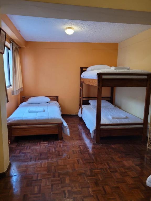 Postel nebo postele na pokoji v ubytování Casa Colon Quito Bed & Breakfast Hostel