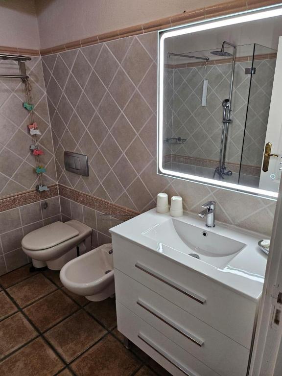 Kúpeľňa v ubytovaní Villa Hibisco, Jacuzzi y Vistas al Atlántico